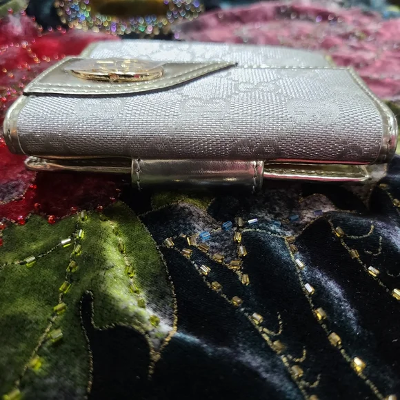 EUC Gucci Wallet - Picture 5 of 15